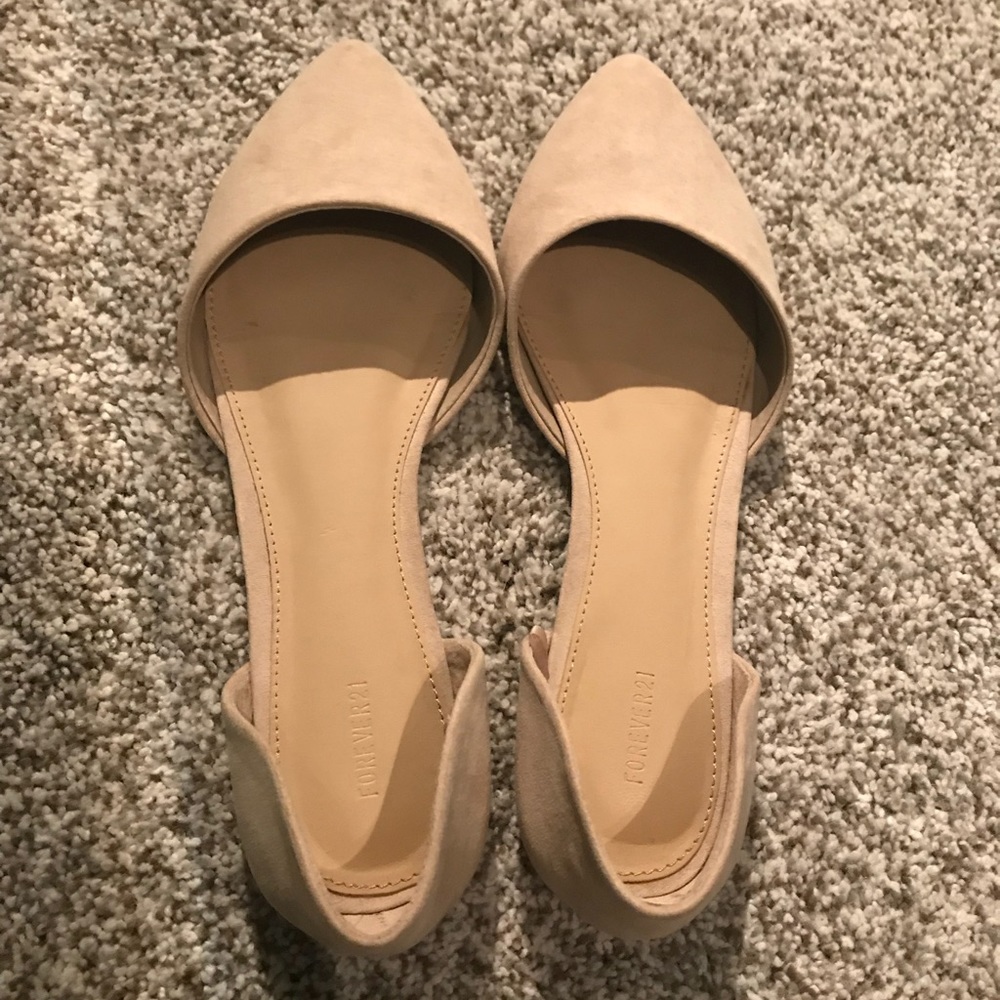 Nude pointy toe flats